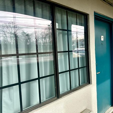 Red Carpet Inn - Стэмфорд Экстерьер фото