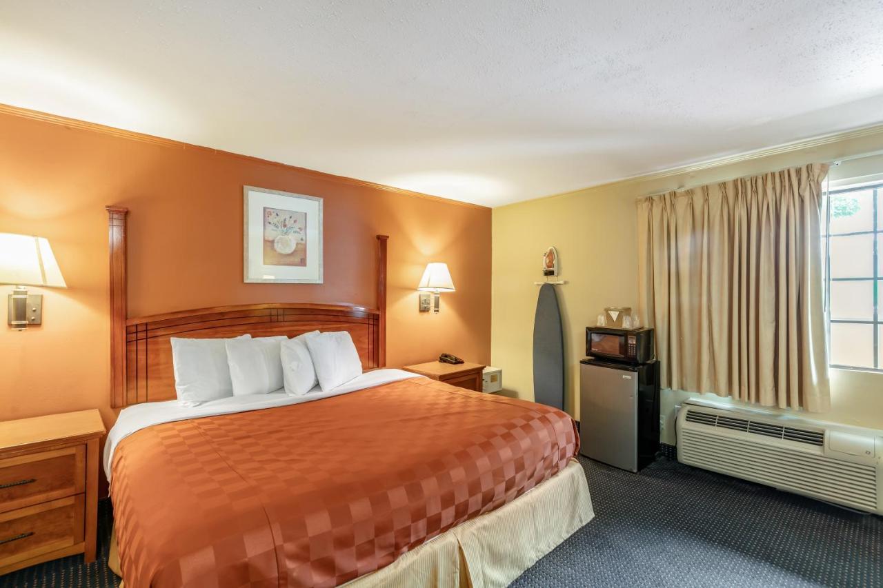 Red Carpet Inn - Стэмфорд Экстерьер фото